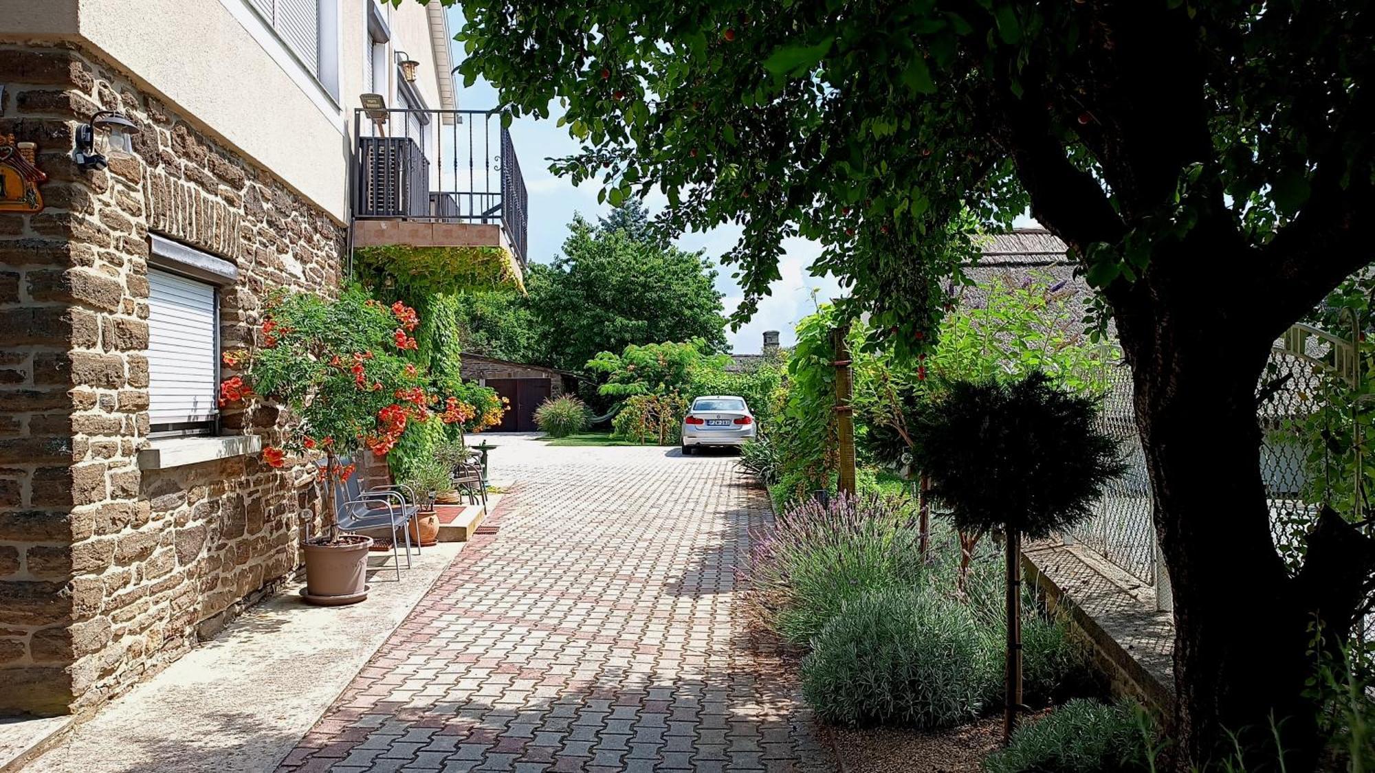 T.H.Ny Village Inn Cottage Tihany Ngoại thất bức ảnh